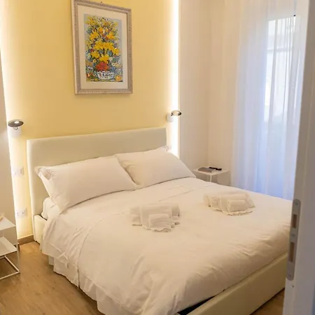 Colosseo Brightful With Rooftop Apartment