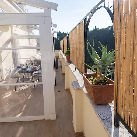 Colosseo Brightful With Rooftop Apartment
