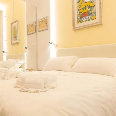 Colosseo Brightful With Rooftop Apartment *