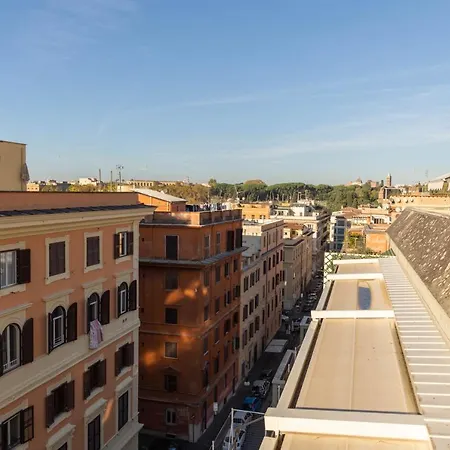 Colosseo Brightful With Rooftop Apartment *
