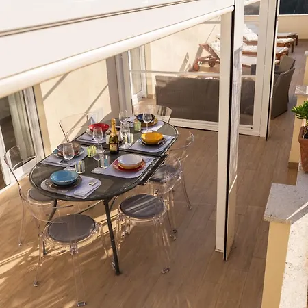 Colosseo Brightful With Rooftop Apartment *